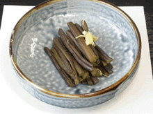 塩をした山菜の中華風きんぴら写真